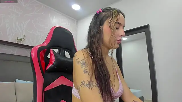 Snapshot of charlotte_rousee chatting on 09.27.25 charlotte rousee online show from 09.27.25