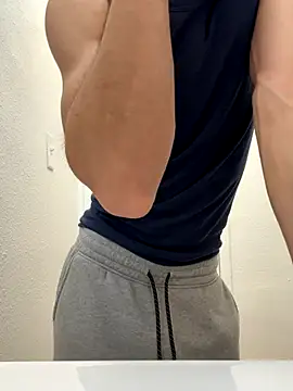 Snapshot of gymratforyouu chatting on 10.18.25 gymratforyouu online show from 10.18.25