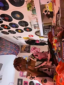 Snapshot of Zayinc chatting on 11.01.25 Zayinc online show from 11.01.25