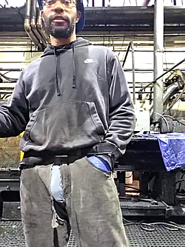 Snapshot of Justahungdad chatting on 10.13.25 Justahungdad online show from 10.13.25