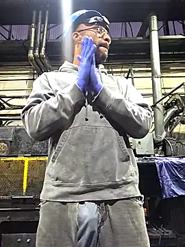 Snapshot of Justahungdad chatting on 11.17.25 Justahungdad online show from 11.17.25