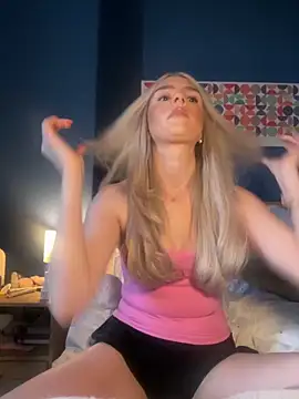 Snapshot of sabrinamasson chatting on 10.28.25 sabrinamasson online show from 10.28.25