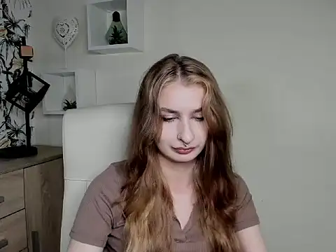 Snapshot of NinaBlond1 chatting on 10.09.25 NinaBlond1 online show from 10.09.25