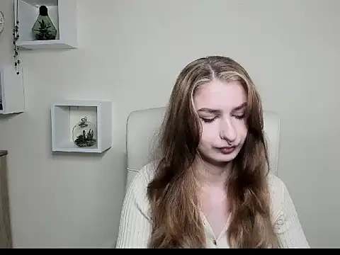 Snapshot of NinaBlond1 chatting on 10.16.25 NinaBlond1 online show from 10.16.25
