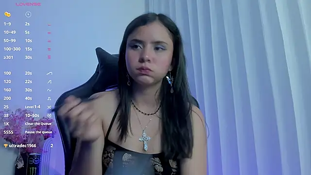 Snapshot of BabyLux chatting on 11.14.25 BabyLux online show from 11.14.25