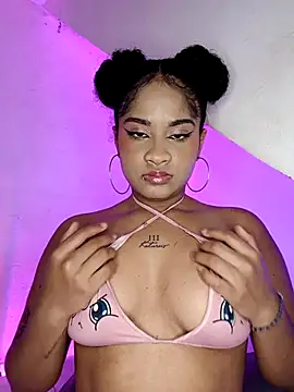 Snapshot of camilafoox7 chatting on 10.02.25 camilafoox7 online show from 10.02.25