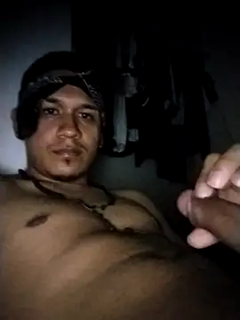 Snapshot of Mohamedxxx13 chatting on 10.15.25 Mohamedxxx13 online show from 10.15.25