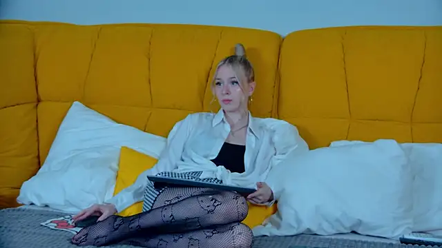 MiaGraces online show from 10.21.25