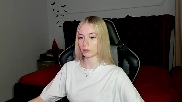 MiaGraces online show from 11.03.25