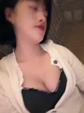Snapshot of Tramy_xx chatting on 10.16.25 Tramy xx online show from 10.16.25