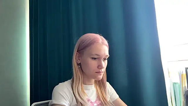 TwinedPeril online show from 10.04.25