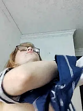 Snapshot of Rubialuna chatting on 09.27.25 Rubialuna online show from 09.27.25