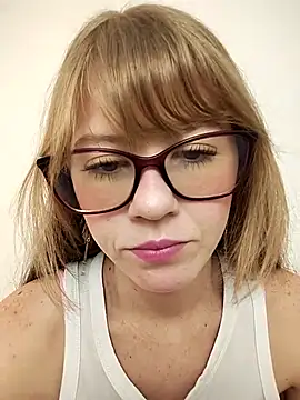 Snapshot of Rubialuna chatting on 10.27.25 Rubialuna online show from 10.27.25