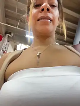 Snapshot of KatThomas chatting on 11.17.25 KatThomas online show from 11.17.25