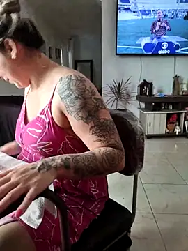 Snapshot of Barbie_13 chatting on 10.26.25 Barbie 13 online show from 10.26.25