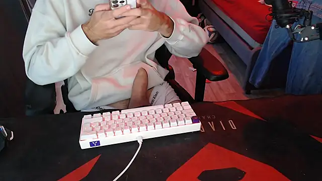 Snapshot of geil20CM2 chatting on 10.01.25 geil20CM2 online show from 10.01.25