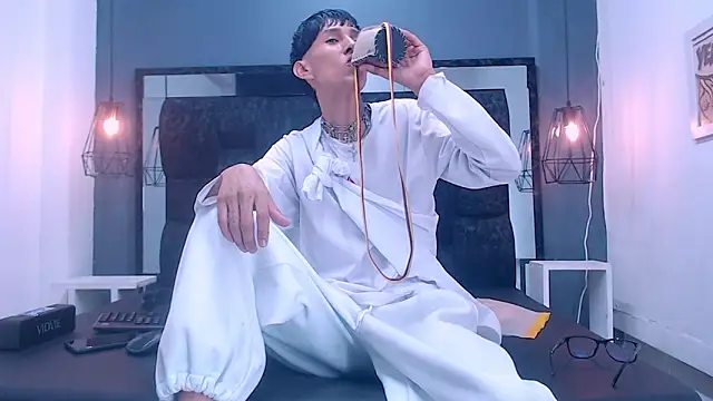 Daniel delux  online show from 10.21.25