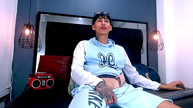 Daniel delux  online show from 11.28.25