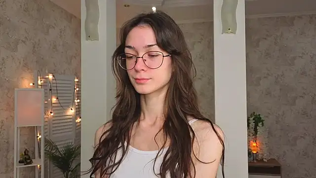 ReneeLippeatt online show from 10.04.25