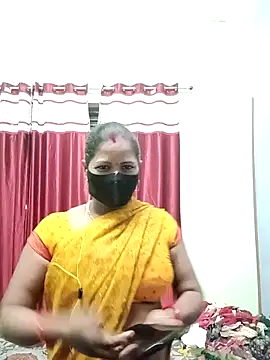 Snapshot of School_medam chatting on 10.17.25 School medam online show from 10.17.25