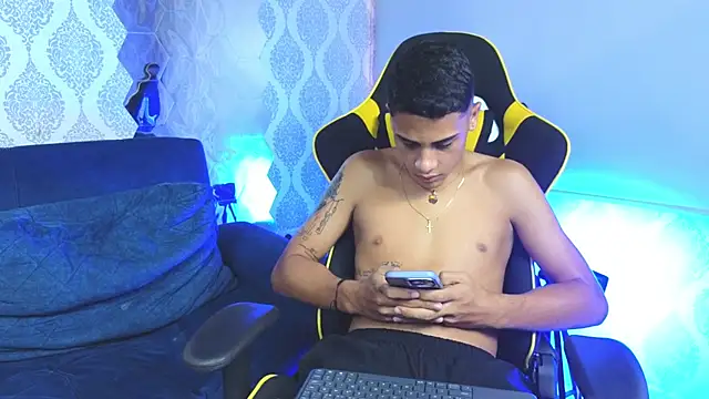 Snapshot of Twink_davidxx chatting on 09.22.25 Twink davidxx online show from 09.22.25