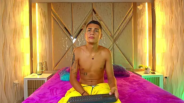 Snapshot of Twink_davidxx chatting on 09.27.25 Twink davidxx online show from 09.27.25