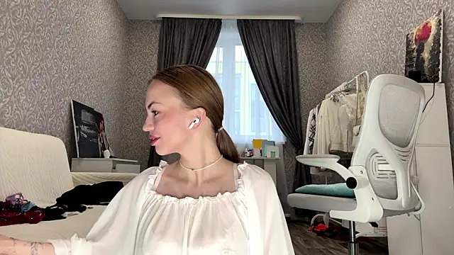 SofiaSmiles online show from 10.19.25