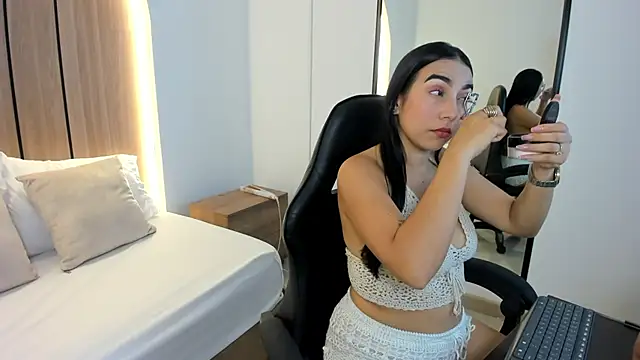 olivia willoow online show from 12.04.25