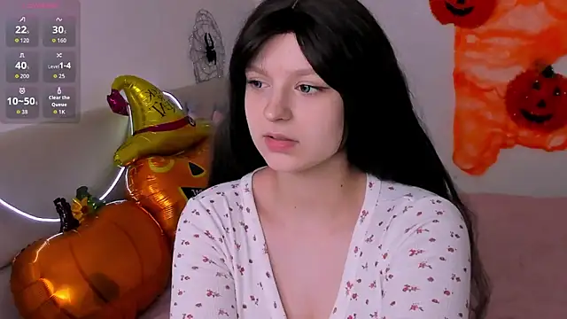 Snapshot of AishaAysitt chatting on 10.21.25 AishaAysitt online show from 10.21.25