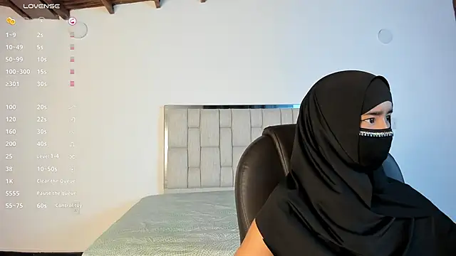 Snapshot of kalila_latif chatting on 09.29.25 kalila latif online show from 09.29.25