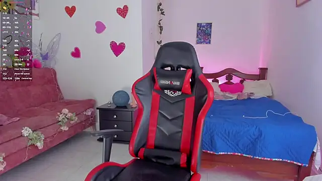 Snapshot of SophieLAmour chatting on 09.27.25 SophieLAmour online show from 09.27.25