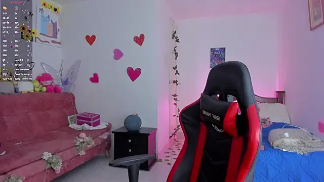 Snapshot of SophieLAmour chatting on 09.28.25 SophieLAmour online show from 09.28.25