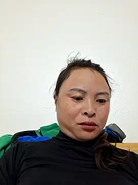 xuxulovezz online show from 11.18.25