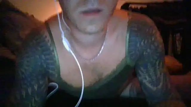 Snapshot of rarnox chatting on 09.22.25 rarnox online show from 09.22.25