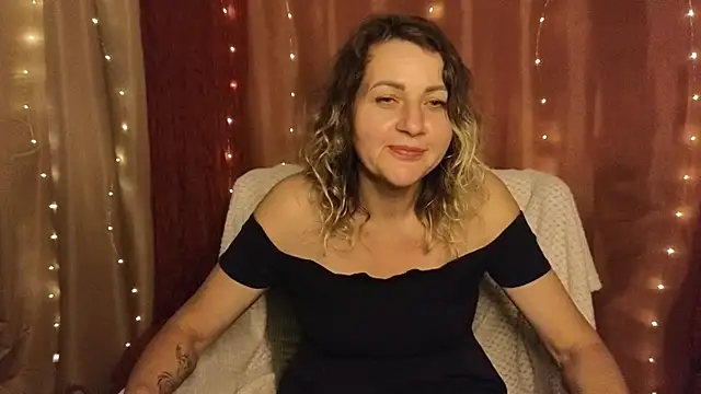 Snapshot of silvaraNoir chatting on 09.24.25 silvaraNoir online show from 09.24.25