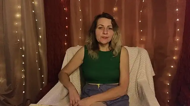 Snapshot of silvaraNoir chatting on 09.25.25 silvaraNoir online show from 09.25.25