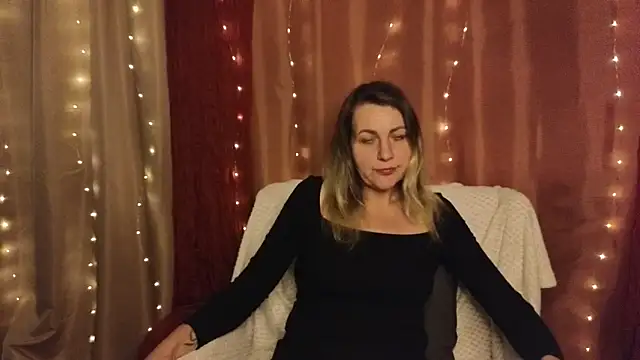 Snapshot of silvaraNoir chatting on 09.26.25 silvaraNoir online show from 09.26.25