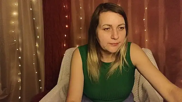 Snapshot of silvaraNoir chatting on 09.28.25 silvaraNoir online show from 09.28.25