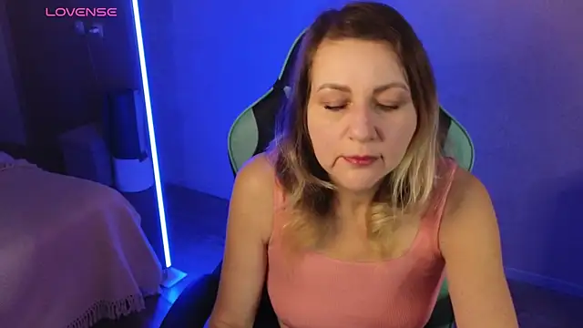 Snapshot of silvaraNoir chatting on 10.26.25 silvaraNoir online show from 10.26.25