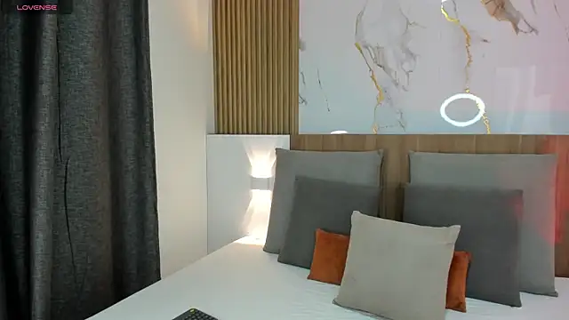 Snapshot of cristal_priincess chatting on 11.05.25 cristal priincess online show from 11.05.25