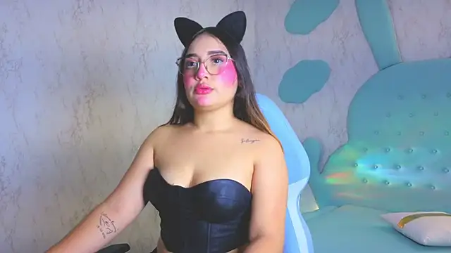 Mia Cuttee online show from 11.22.25