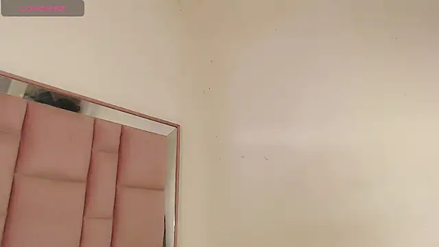 Snapshot of roxanawillts chatting on 11.23.25 roxanawillts online show from 11.23.25