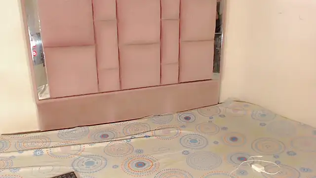 Snapshot of roxanawillts chatting on 11.26.25 roxanawillts online show from 11.26.25