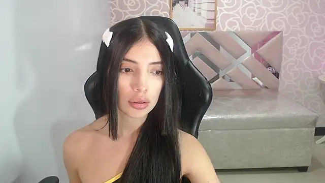 Snapshot of cynthia_ch chatting on 10.08.25 cynthia ch online show from 10.08.25