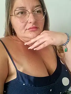 Snapshot of HornyBella88 chatting on 09.29.25 HornyBella88 online show from 09.29.25