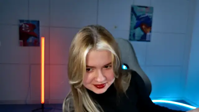 Snapshot of HaleySun chatting on 10.01.25 HaleySun online show from 10.01.25