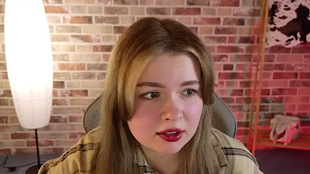 Snapshot of HaleySun chatting on 10.16.25 HaleySun online show from 10.16.25