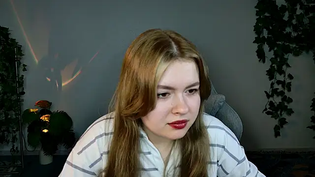 Snapshot of HaleySun chatting on 10.17.25 HaleySun online show from 10.17.25