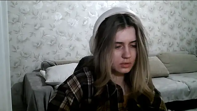 Snapshot of JerrieLoosle chatting on 10.12.25 JerrieLoosle online show from 10.12.25