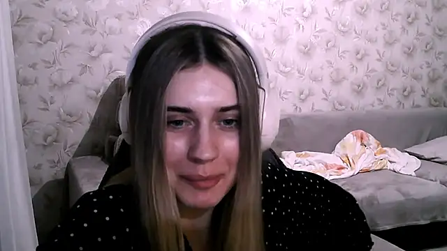 Snapshot of JerrieLoosle chatting on 10.19.25 JerrieLoosle online show from 10.19.25